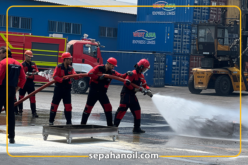 پایانه صادراتی نفت سپاهان در بوشهر؛ محل اجرای مانور مشترک اطفای حریق 2 پایانه صادراتی نفت سپاهان در بوشهر؛ محل اجرای مانور مشترک اطفای حریق